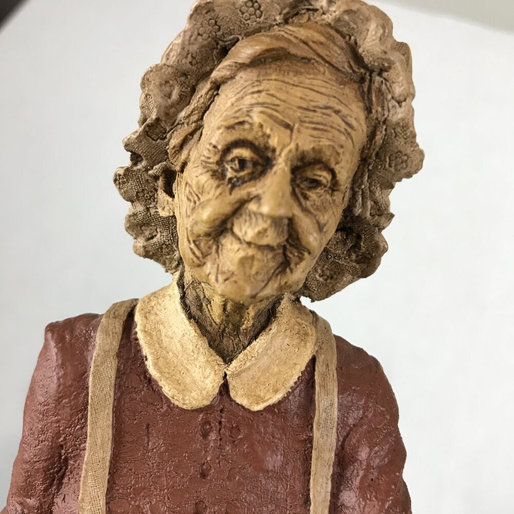 Tom Clark "Aunt Jewell" figurine, 10" x 5"